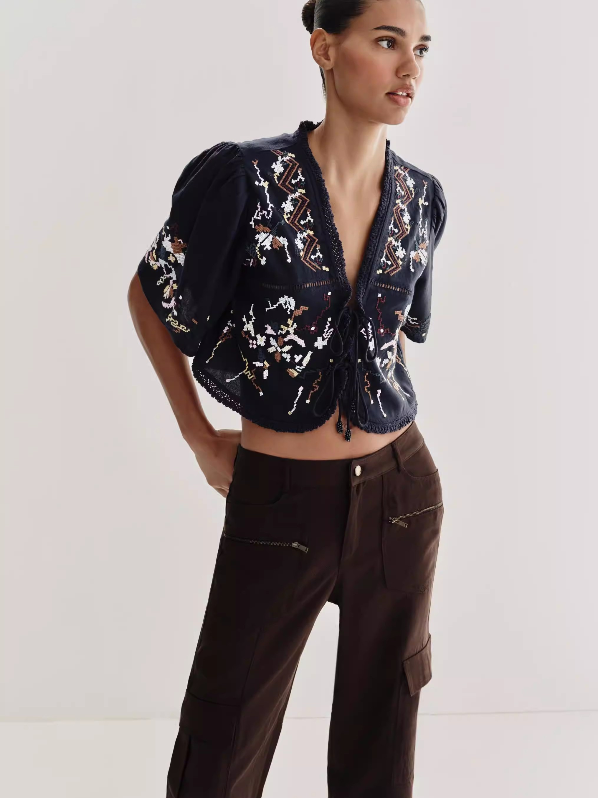 Ethnic Fashion Design - Nieuwe zomercollectie: loszittende top met korte